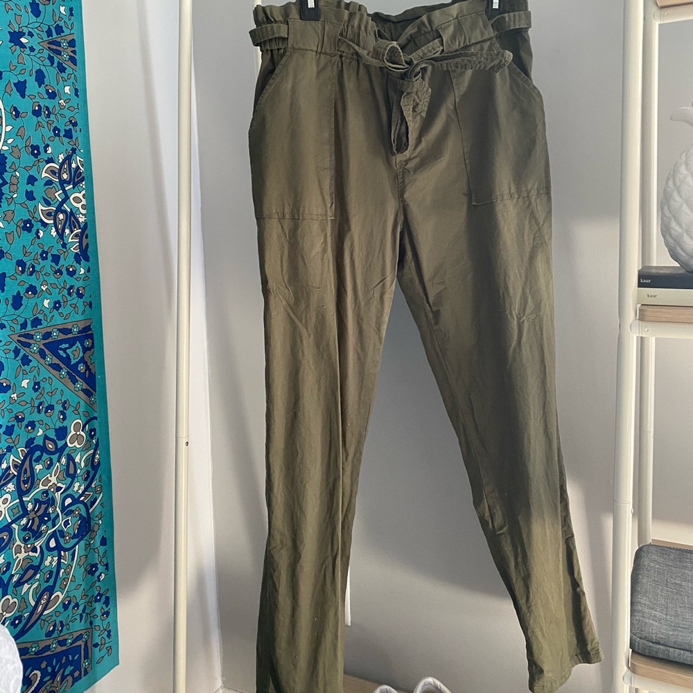 Kaki pants